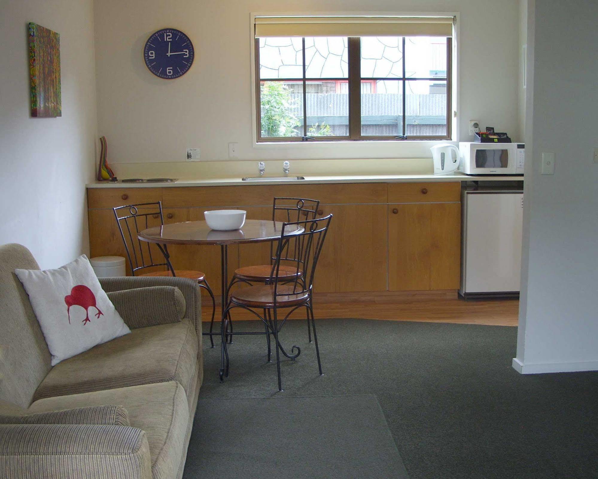 Tudor Court Motel Christchurch Exteriör bild